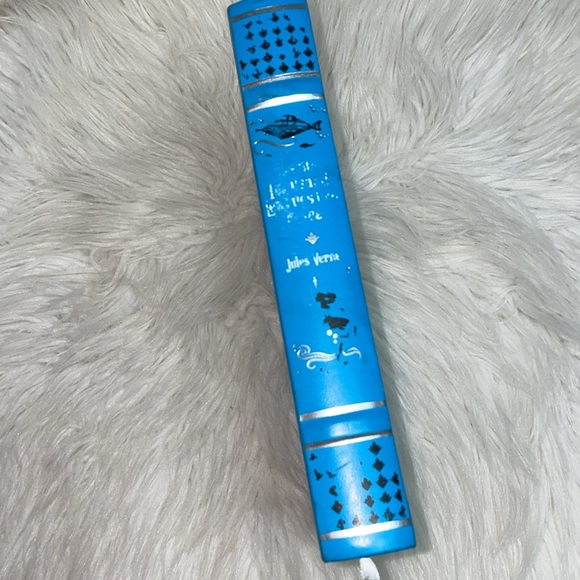 Twenty Thousand Leagues Under The Sea Hard Cover Collection - Picture 4 of 7